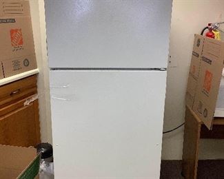 Ais002 Kirkland Signature by Whirlpool Refrigerator Model ST14CKXHW00