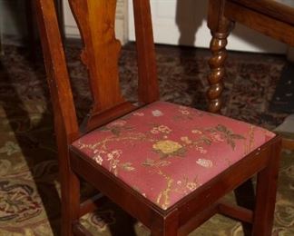 SET OF 4 NICE GAME TABLE CHAIRS
