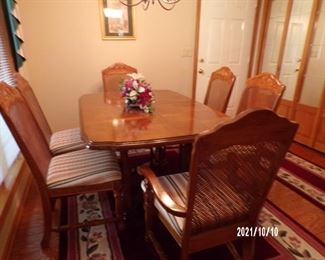 formal dining table w/leaves & 6 chairs, area rugs