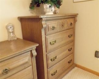 chest of drawers