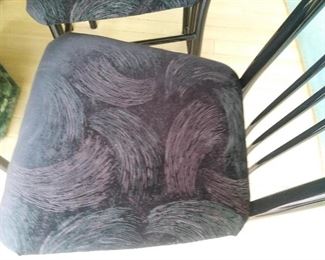 Closer look at the design of the marble dining set chair.