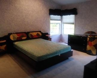 Beautifully unique queen size bedroom set.  The dresser includes 3 spacious drawers, a separate section for perfumes etc.  and on top a jewelry box to complete this exquisite set.  GREAT OPPORTUNITY, GREAT DEAL!!