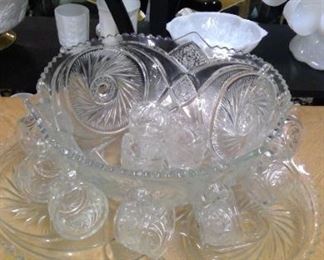 Large Punch Bowl w/ Platter (12 cups)