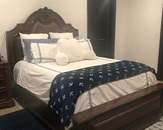 3pc Queen solid wood bedroom set