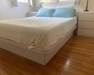 Modern Queen size platform bed 