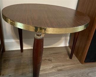 Mid Century Small Round Accent Table/Side Table