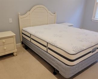 Lexington bedroom set bed: 54"h x 61"w queen, bedside tables (2): 25 x 24 x 17  $395