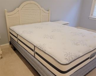 Lexington bedroom set bed: 54"h x 61"w queen, bedside tables (2): 25 x 24 x 17