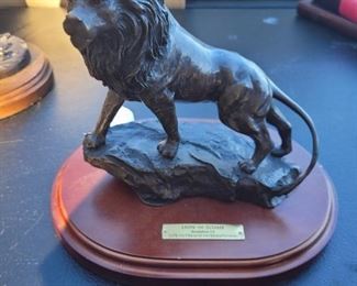 This a bronze sculpture of a lion presented to the owners in recognition. Very nice and well detailed , in excellent condition, see pictures