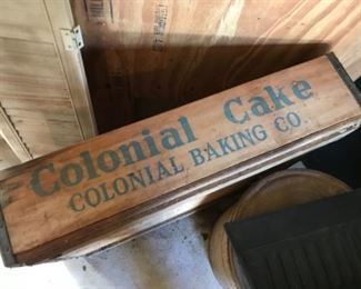 Colonial Cake bread tray - wooden