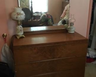 Dresser with mirror, lamps