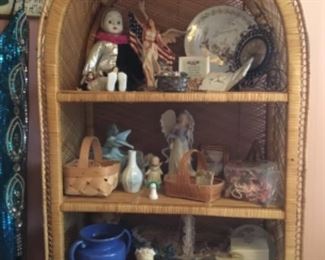 Rattan shelf in excellent condition!