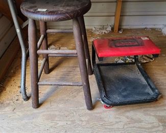 Outside buildings - Stool, rolling stool