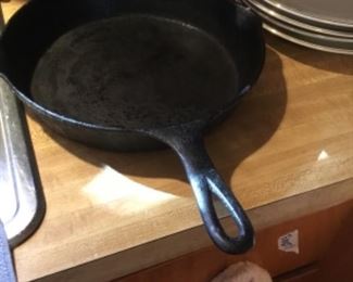 Iron skillet 
