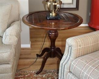 DECORATIVE LAMP, ACCENT TABLE 