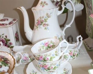 ROYAL ALBERT ‘MOSS ROSE’ TEA SET