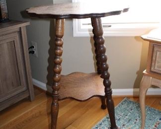ACCENT TABLE