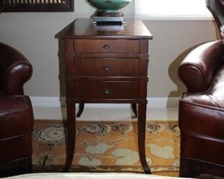 ACCENT TABLE & LAMP
