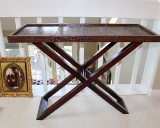 COLLAPSIBLE ACCENT TABLE