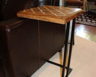 ACCENT SIDE TABLE