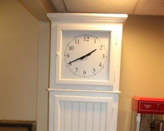 CLOCK W/BAR
