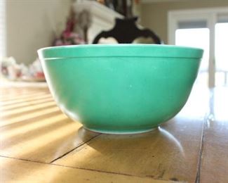 VINTAGE PYREX BOWL