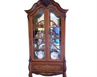 Lot 038
Mahogany Carved Display Cabinet