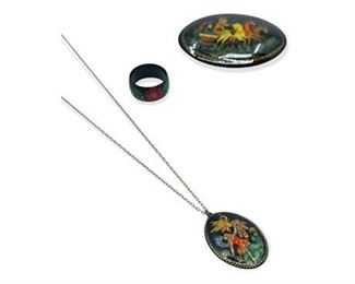 Lot 178
Russian Lacquer Jewelry Ensemble