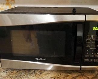 Westbend 900Watt Microwave, Model EM925 AJW-P1, 11.5" x 19" x 15"