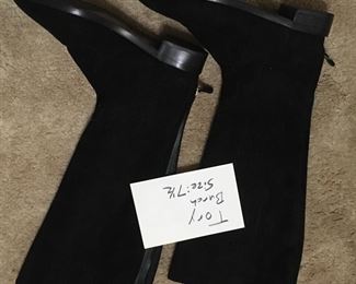 Tory Burch size 7.5 black suede boots, great shape!
Why pay retail for high-fashion
