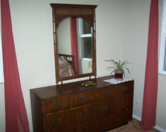 DRESSER & MIRROR