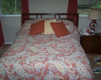 FULL-SIZE BED, NIGHT STAND & LAMP