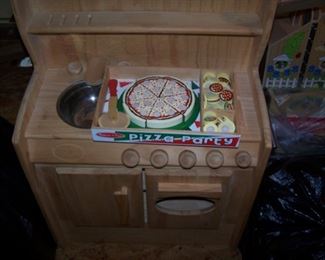 CHILD'S WOODEN SINK & GAME