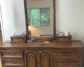 Burlington House Dresser And Mirror Set