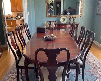 Dining Room Table & Chairs