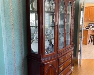 Curio Cabinet / Display Cabinet / China Cabinet