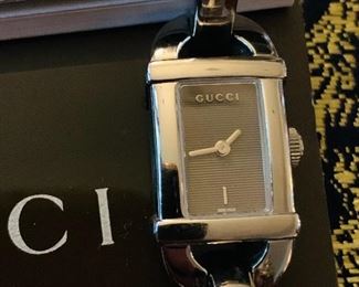 Gucci 6800L Square Face Watch Stainless Steel SS Ladies GUCCI watch with certification and paperwork.  