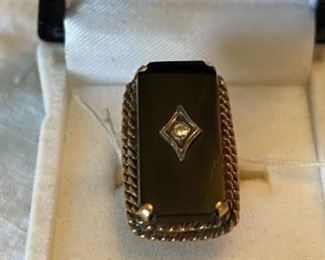 $150 - 10kt Victorian pinkie ring onyx and diamond - sz 4 