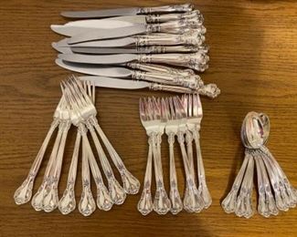 #1___$595
Gorham Chantilly  • 40 pieces  • tw.33.76oz
