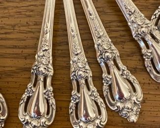 #2___$995
Lunt Eloquence  • 60 pieces  • tw.52.73oz