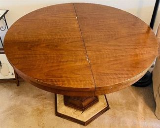 #10___$$245
Thomasville round table with 2 extensions • 30high 40across round
2 leaves  • 16wide each