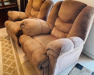 #18___$90
Recliner 1 • 42high 43wide 44deep

#19___$90
Recliner 2 • 42high 43wide 44deep