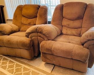 #18___$90
Recliner 1 • 42high 43wide 44deep

#19___$90
Recliner 2 • 42high 43wide 44deep