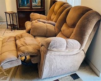 #18___$90
Recliner 1 • 42high 43wide 44deep

#19___$90
Recliner 2 • 42high 43wide 44deep