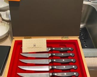 $50 Made in Italy set of steak knifes 