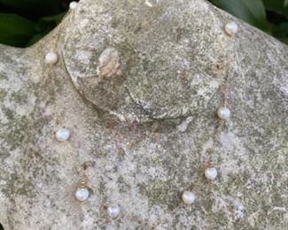 $100 - 10kt gold necklace with pearls