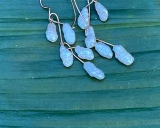 $40 - 10kt gold and pearl dangly earrings 
