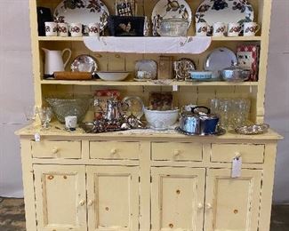 What a great size and ready to hold all your treasures. This is 2 pieces abs so easy to load!