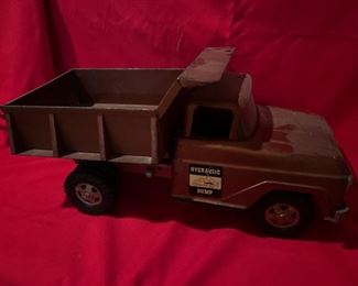 Tonka Pressed Steel Hydraulic Dump Truck