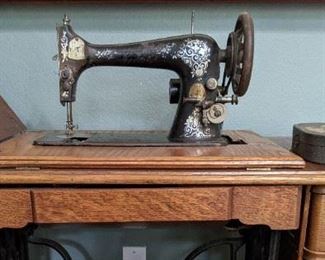 Singer Treadle Sewing Machine (1905)